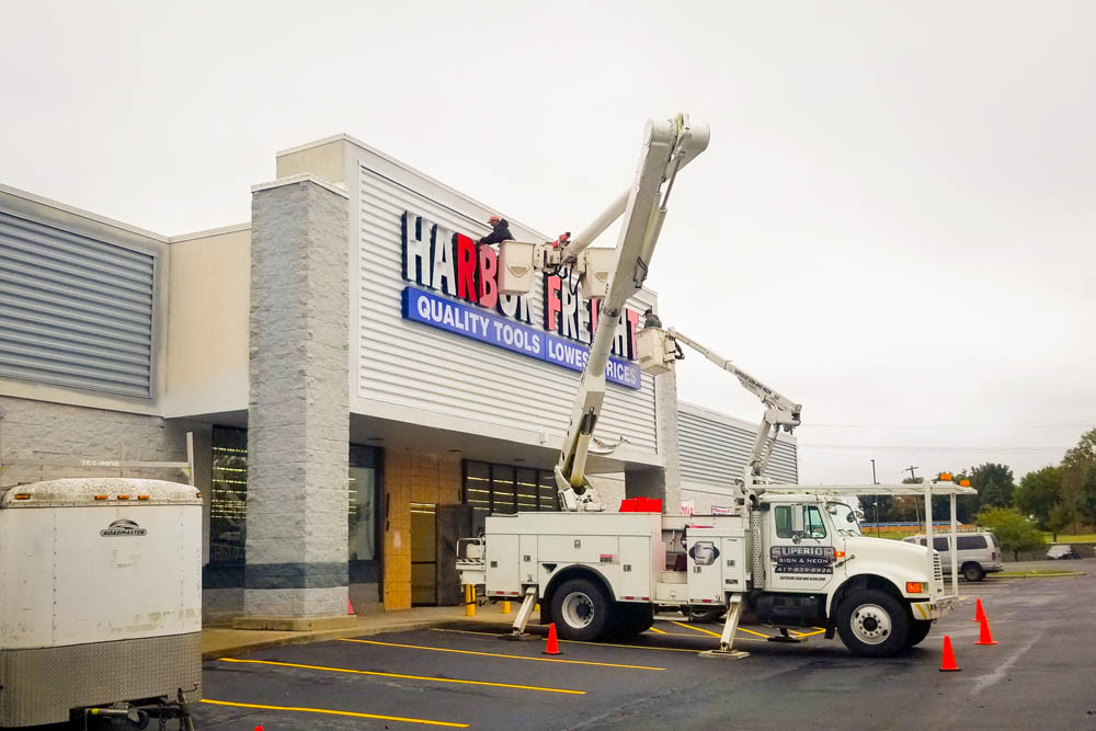 Finishing Touches
Superior Sign & Neon crews Oct. 11 install the lettering for Harbor Freight Tools’ new signage at its planned north-side store, 2636 N. Kansas Expressway. The previous home of Staples, it will be Harbor Freight’s second in town; there are more than 800 nationwide.
