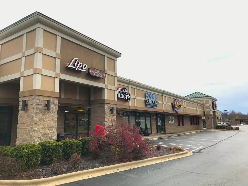 Address: 2731 E. Battlefield
Owner: Battlefield Towers LLC
Tenants: Fuddruckers, Cellar + Plate, Names and Numbers, Lipo Body Enhancement Center
Acreage: 2.71
Taxable Appraised Value: $2.1 million