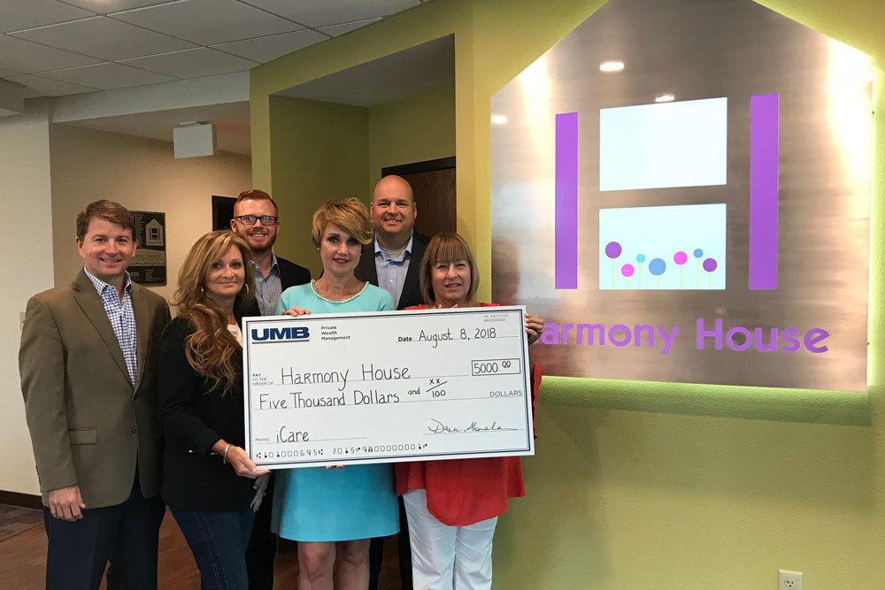 Community Care
UMB Bank officials on Aug. 8 donate $5,000 to Harmony House for the nonprofit’s annual iCare campaign. The fundraising campaign raises awareness for Harmony House’s mission of ending domestic abuse. Pictured, from left, are David Compere, Lori Wanamaker, Tylor Willis, Shelly Addington, Byron Pierce and Lisa Farmer.