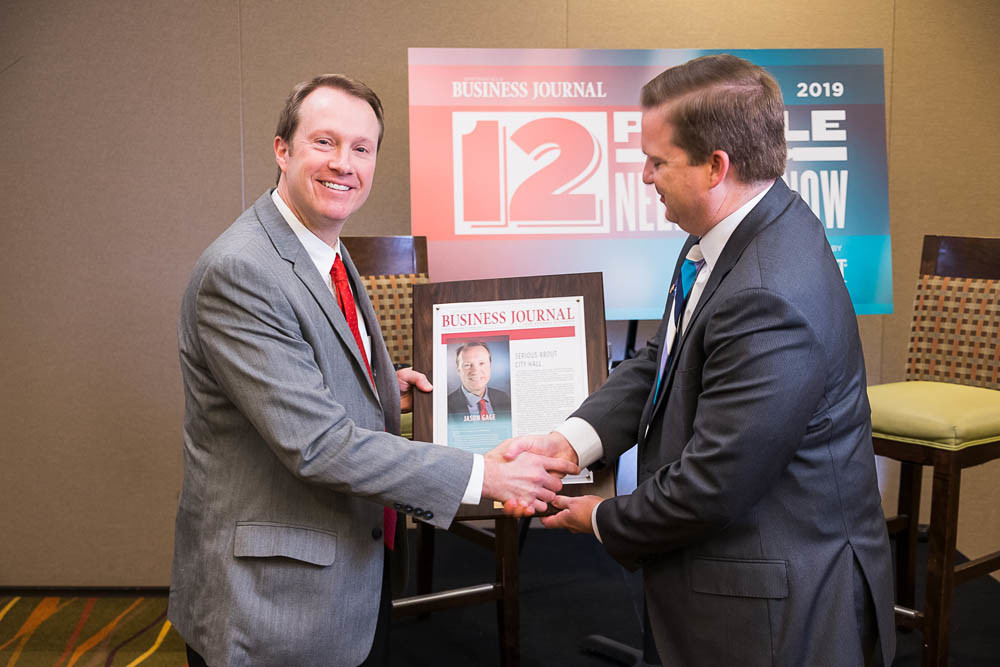 EARLY GAGE
Springfield City Manager Jason Gage speaks Jan. 15 as Springfield Business Journal’s January guest for the 12 People You Need to Know live interview series. Above, Brad Crain of event sponsor Arvest Bank presents Gage a plaque commemorating the breakfast event.
